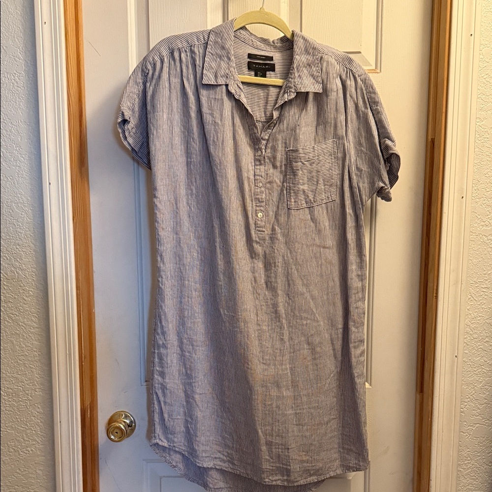 Tahari Light Blue Casual Button Down Shirt